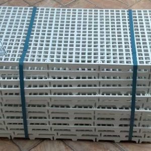 ESTRADO BRANCO 25CM X 25CM em Bom Jesus dos Perdões SP